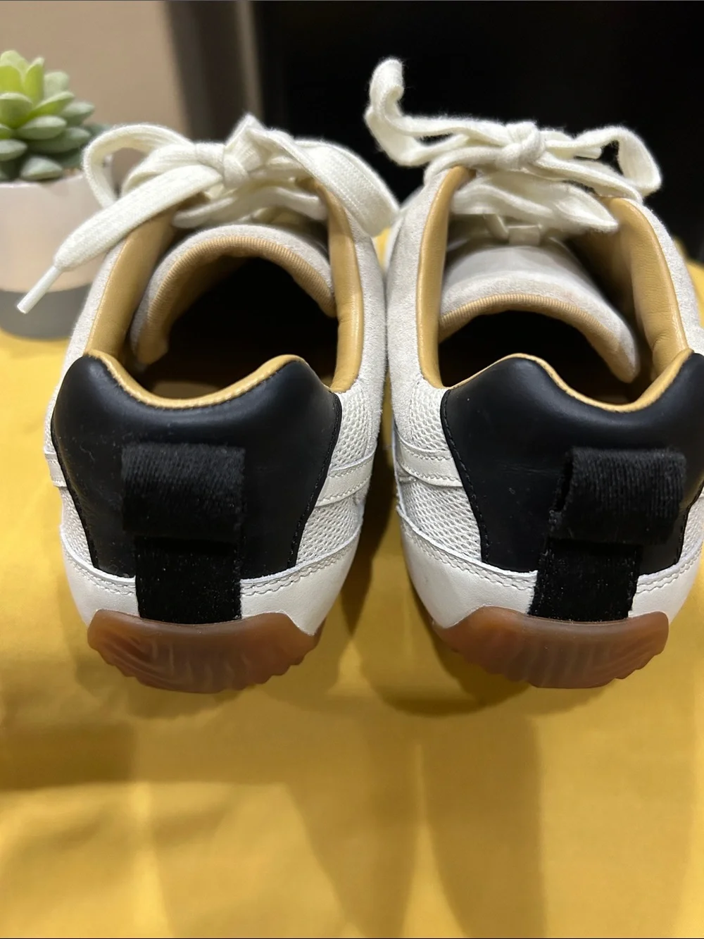Vince Camuto women’s Cream & Black Low-Top Mesh Leather Sneakers